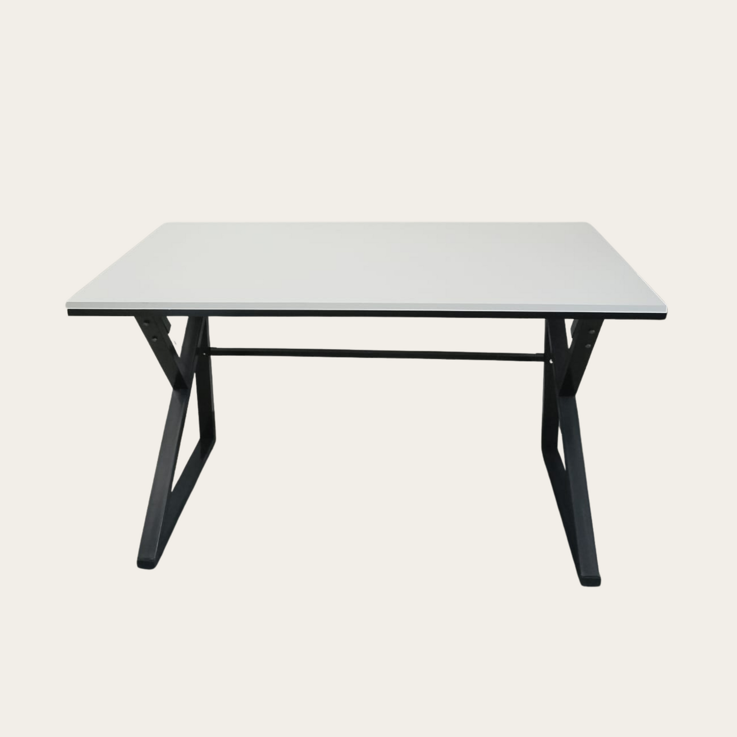 Bureau Gaming Ergonomique en Bois et Métal – Design Robuste pour Setup Gamer